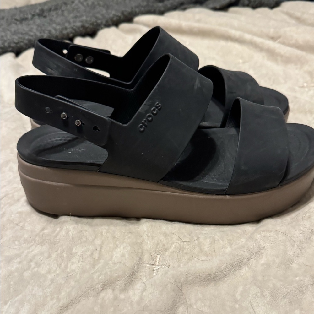 Croc black platform sandals